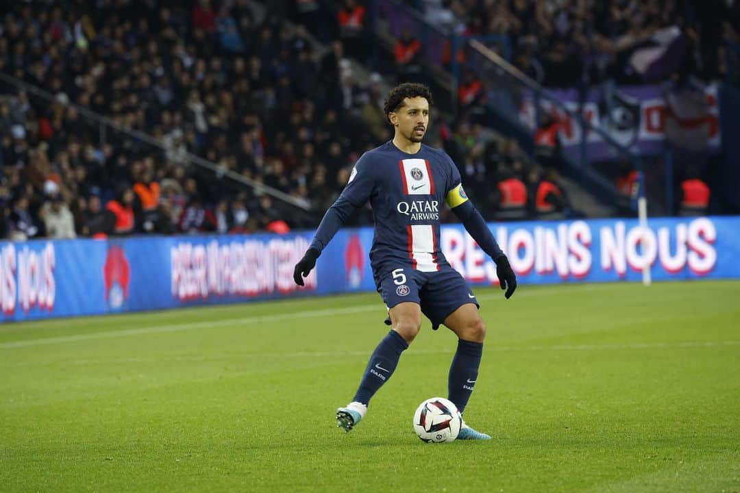 マルコス・アオアス・コレアのインスタグラム：「On continue.. Allez Paris 🔴🔵」