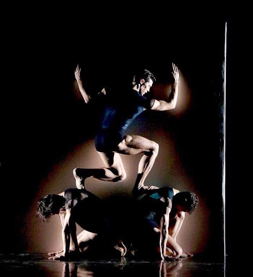 ロベルト・ボッレのインスタグラム：「Un cast di giovanissimi! 😉😅 #remanso #nachoduato @teatroallascala @domenicodi_cristo @darius_gramada」