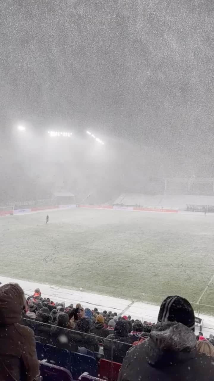 ダニエル・パチェコのインスタグラム：「Thanks for the support even with this weather. We will continue fighting to be better.」
