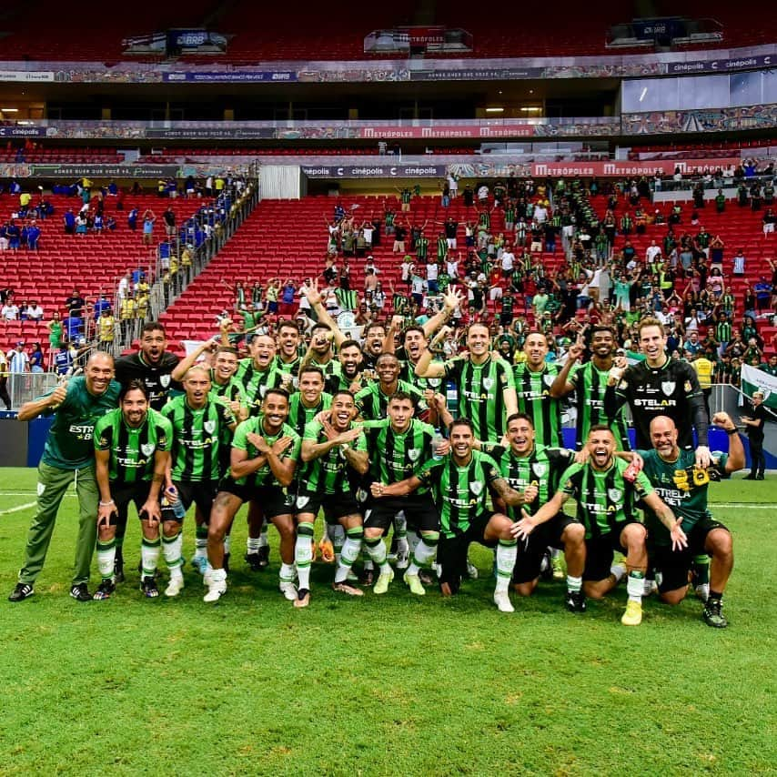 ダニーロ・フェルナンド・アベラールのインスタグラム：「Classico nao se joga se VENCE! Parabéns a todos, grupo maravilhoso 🙏⚽️💚🤍America 1-0 Cruzeiro #coelho #clasico 📸 @photompanda」