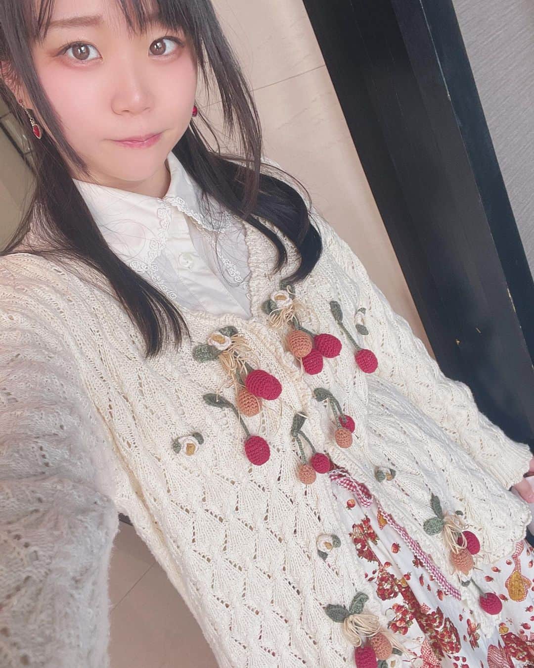 松谷琉優さんのインスタグラム写真 - (松谷琉優Instagram)「珍しく全身PINK HOUSE🍓  苺美味しかった🍓✨  #ヌン活 #アフタヌーンティー　#thesprings #ゼルコヴァ　#表参道　#ルビーチョコレート　#twg #ウォーターフルーツグリーンティー　#pinkhouse」2月5日 9時22分 - ruu_cos
