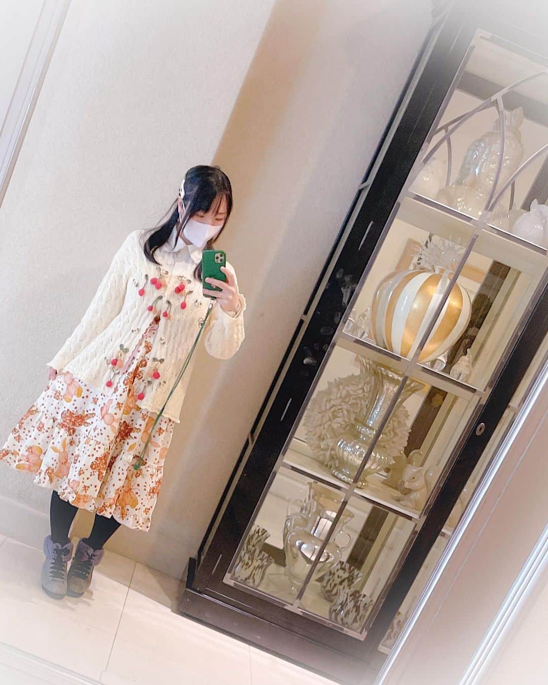 松谷琉優さんのインスタグラム写真 - (松谷琉優Instagram)「珍しく全身PINK HOUSE🍓  苺美味しかった🍓✨  #ヌン活 #アフタヌーンティー　#thesprings #ゼルコヴァ　#表参道　#ルビーチョコレート　#twg #ウォーターフルーツグリーンティー　#pinkhouse」2月5日 9時22分 - ruu_cos