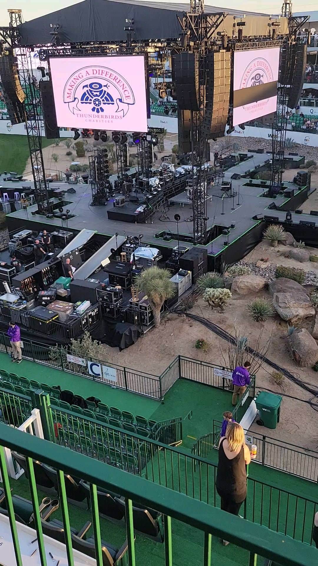 ペイジュ・マッケンジーのインスタグラム：「Such a special venue 😍 @maroon5」