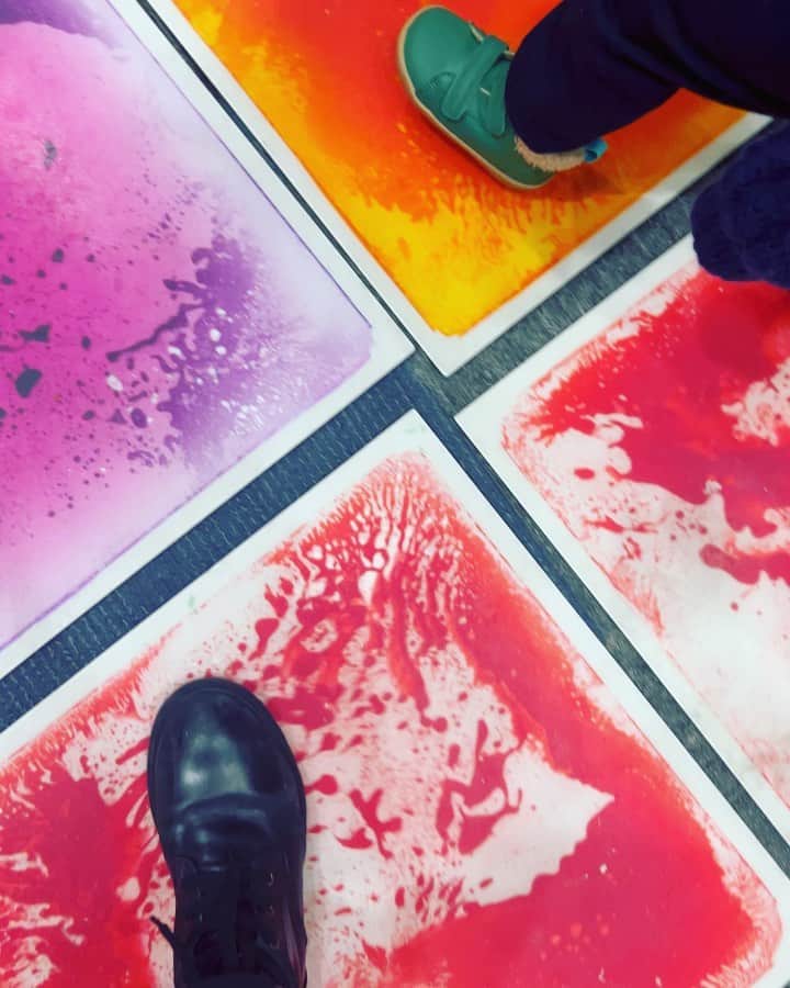 エミー・ロッサムのインスタグラム：「Arctic blast sent us indoors to the @cmomnyc today and we had a blast.」