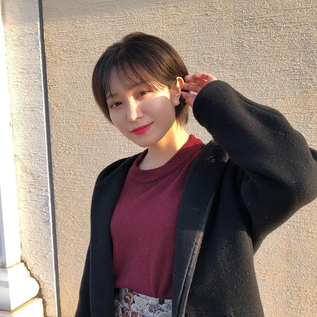 赤崎月香のインスタグラム：「・ 少し前に髪を切ったんです♪ っていうご報告を夕日と共に」