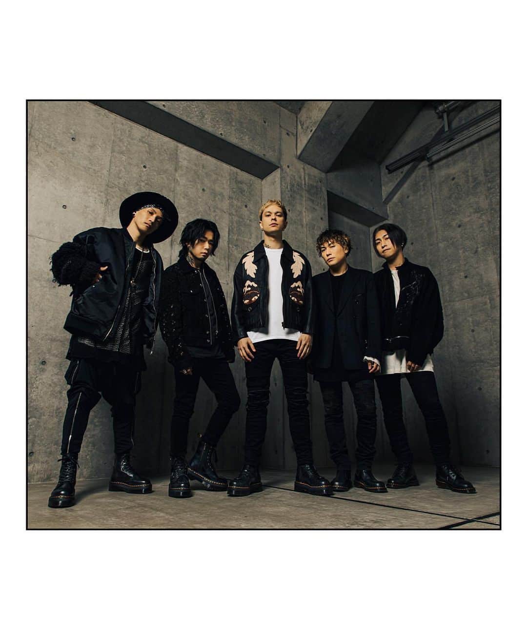 のインスタグラム：「@coldrain_official for @drmartens_japan  ⁡ photograph @jessekojima  hair & make @naoki_imajo  styling @shogo_tachibana ⁡ #coldrain #drmartens #styling」