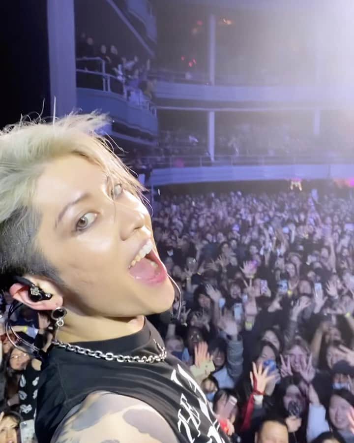 雅-MIYAVI-のインスタグラム：「Encore selfie vibes  😚  #TheLastRockStars」