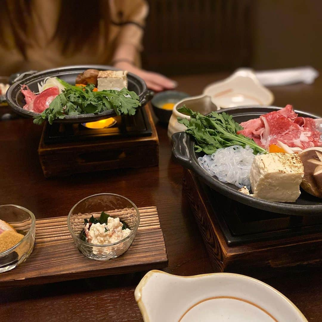 橋元優菜さんのインスタグラム写真 - (橋元優菜Instagram)「料理がおいしいって言ってたのに、料理を載せてなかった...😟  見てこれ 日帰り温泉施設とは思えないクオリティでしょ🫣✨  一枚目は岩盤浴の休憩フロア (撮影許可済み) ここで写真撮ると映えます👯‍♀️  綱島源泉♨️湯けむりの庄 ( @tsunashima_yukemurinosyou )  PR @tsunashima_yukemurinosyou #炭酸湯 #源泉掛け流し温泉 #スチームサウナ #綱島源泉 #冬の旬 #湯けむりの庄 #インスタ映えスポット #映えスポット #インスタグラビア #和室インテリア #癒しの空間 #日帰り温泉 #神奈川観光 #横浜デート」2月5日 20時20分 - oosakayuu