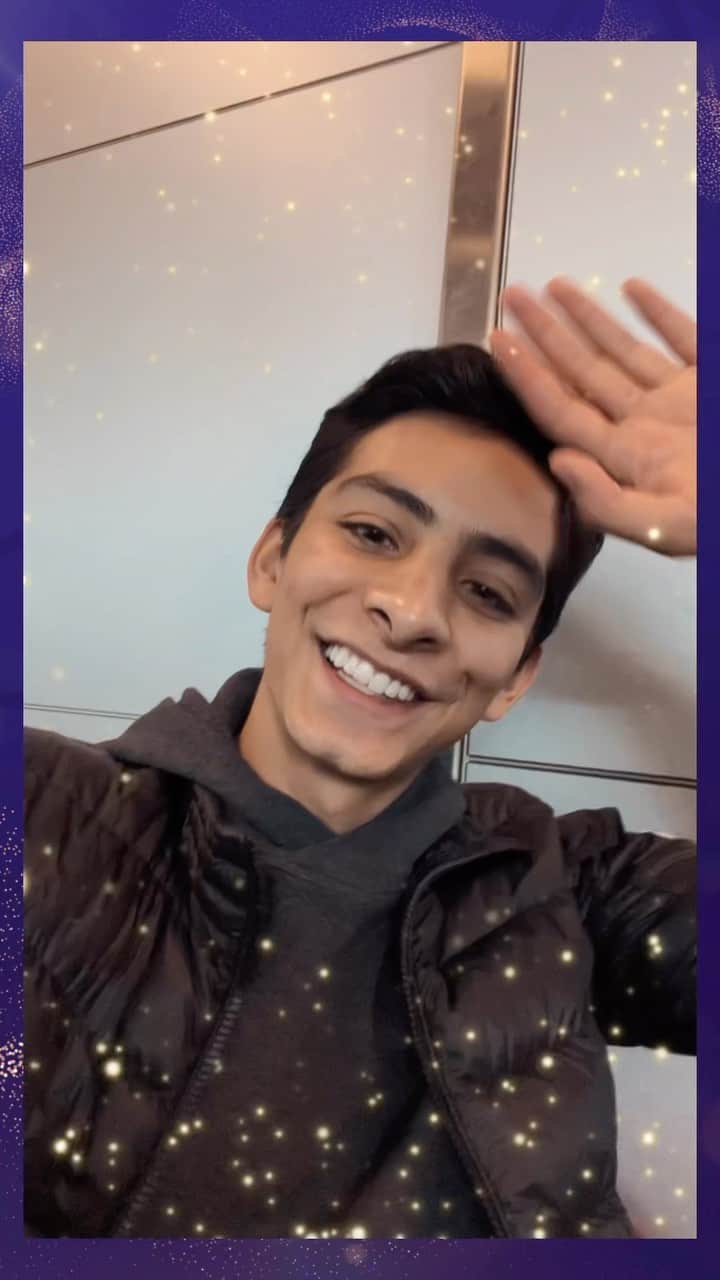 Donovan Carrillo Suazoのインスタグラム：「It‘s nearly Go-Time for the ISU Skating Awards! 👀⛸🔥 Tune in live at 1pm (CET) 👉 #LinkInBio   #FigureSkating」