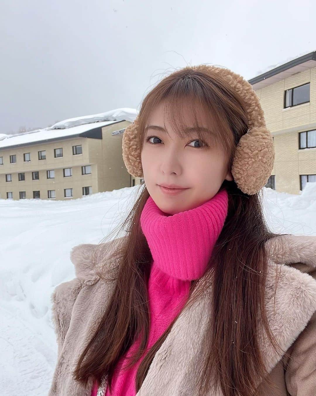 金田彩奈のインスタグラム：「❄️ ニセコ⛄️  🏨 ニセコノーザンリゾート・アンヌプリ  初のニセコは 雪がすごかった😳  ホテルの目の前はスキー場⛷ ご飯は朝食も夕食も バイキング形式🍽 種類がたくさんあって なにも食べても美味しかった🤤  今度はスキーやりに来たい💓」