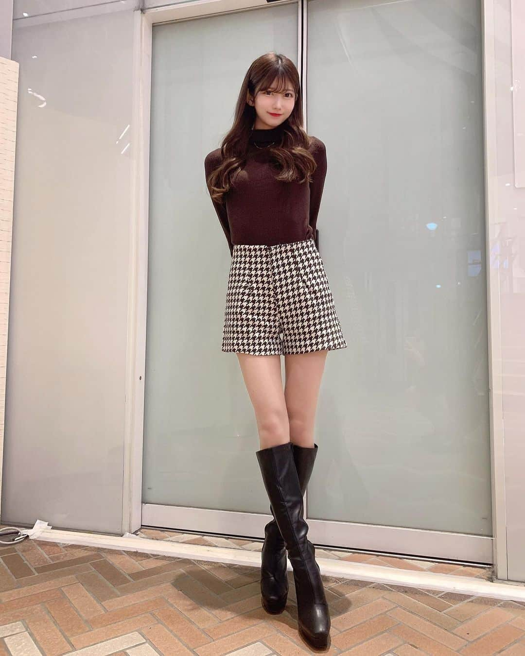 山広美保子さんのインスタグラム写真 - (山広美保子Instagram)「おねえさん♡ . . . . . #冬服 #冬服コーデ #コート #ショートコート #ロングコート  #スカート #ミニスカート #美脚 #ブーツ #ニット#ニットワンピース  #ワンピース #タートルネック #私服 #全身コーデ #アイドル #idola #lucu #cantik #ไอดอล  #follow #フォロワー募集中 #いいね返し #乃木坂46 #乃木坂46 #大人 #大人女子 #大人女子コーデ #美脚 #撮影 #タイトスカート #ロングブーツ」2月5日 20時38分 - yamahiromihoko