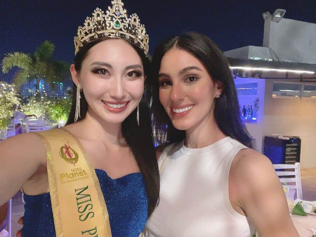 aya onoのインスタグラム：「@realbarbaravitorelli  Miss Global 2017👑 Our beautiful mentor  Miss you😘 　  @missplanetinternational   #missplanetinternational  #missplanetjapan #japan #ayaono #missglobal #missglobal2017  #photoshoot #modebeare #missyou」