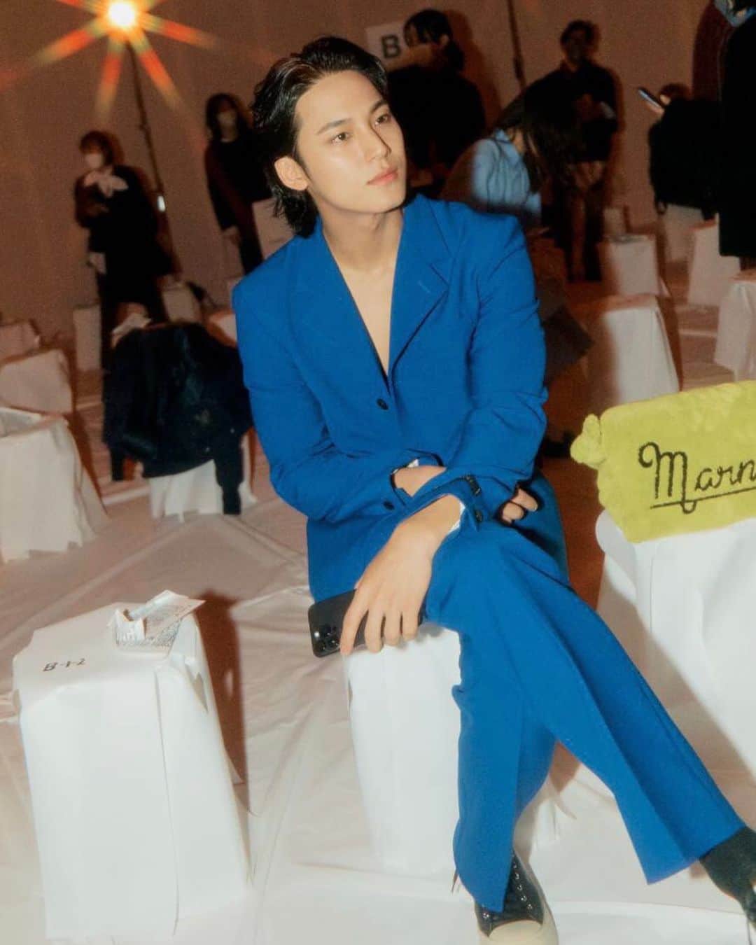 ミンギュのインスタグラム：「MARNI 23FW  Enjoy the show💙  @marni  #MARNITOKYO  #MARNIFW23Vol2  #광고」