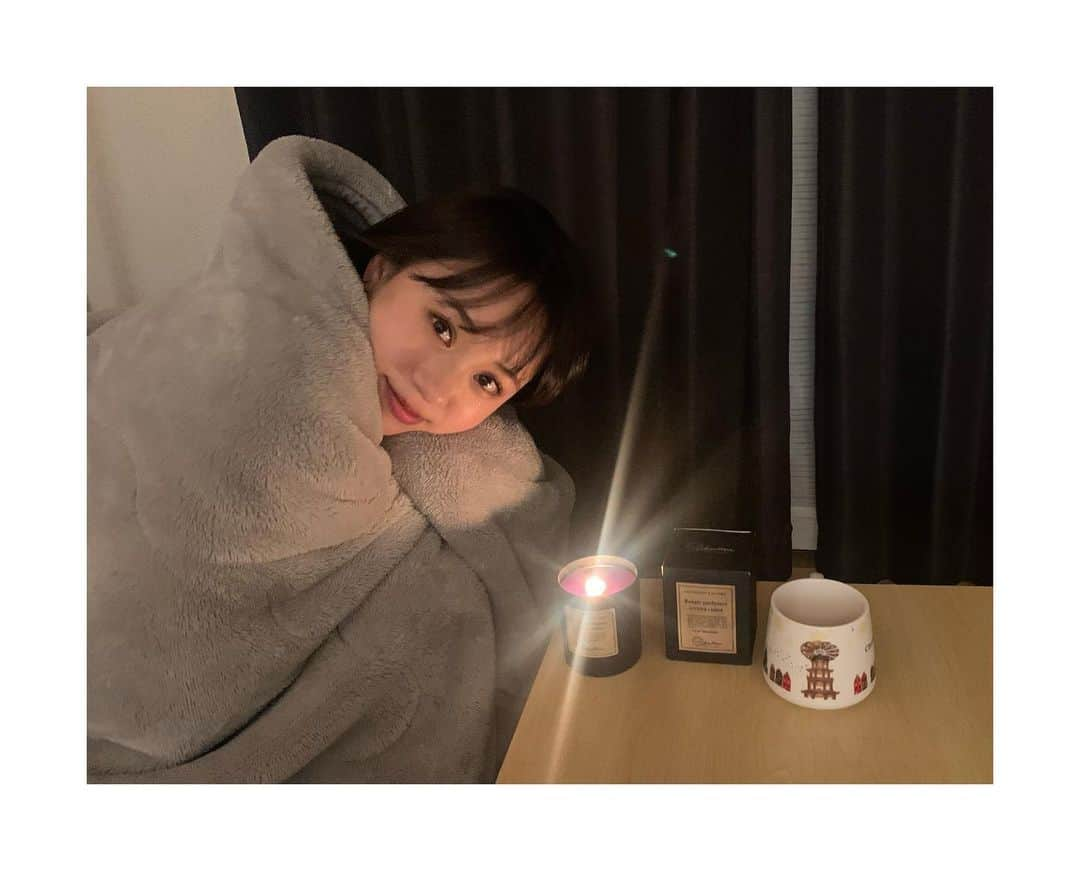 村上茉愛のインスタグラム：「.  2月に入ってもまだまだ寒いですね🥶  Lothantique【ロタンティック】 シークレットアントワーヌキャンドル140ml  寒い時に温かいもの飲んでゆっくりする癒しの時間が最高なんです🫠🤤  優しい香りなのでバレンタインでのプレゼントにもおすすめです🫶  @lothantique.jp @efinternational @lothantique_france  #efinternational #エフィと香りの暮らし #フランス製 #lothantique #ロタンティック #シークレットアントワーヌ #キャンドル #アロマキャンドル #キャンドルのある暮らし #アロマキャンドルのある暮らし#pr」