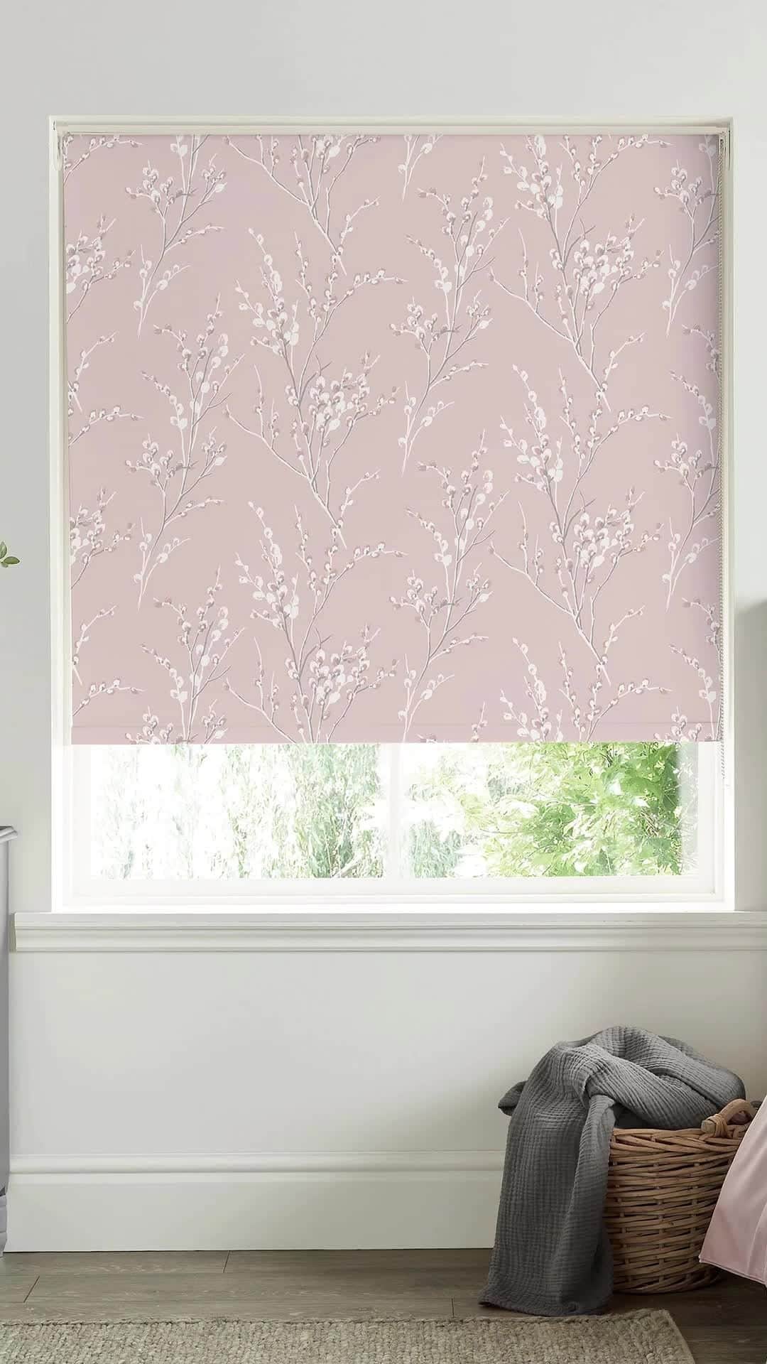 ローラアシュレイのインスタグラム：「The new season calls for fresh new blinds. Keep the warmth in with our ready-made blinds adorned by iconic prints from the Laura Ashley archive.  Ready to shop on lauraashley.com and @nextofficial」