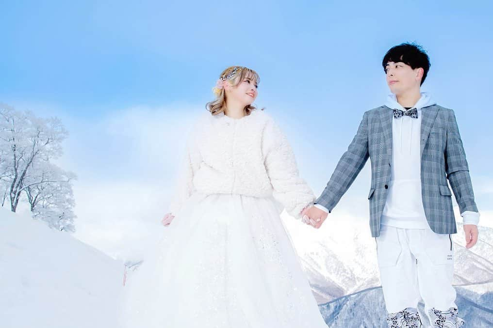 山崎はるかのインスタグラム：「Instagramのみんなも聞いて………  SHiNさんと結婚したよ～～～～！！！💍(旦那さまが型から製作中)💐  結婚メイキングと みんなにお手紙↓↓↓(人 •͈ᴗ•͈)💌  ̖́- https://youtu.be/u3mXn6WZXGU  📸  #asada_n 💄  #菅原利沙  👸🏻 #あやと  ご協力  #苗場スキー場」