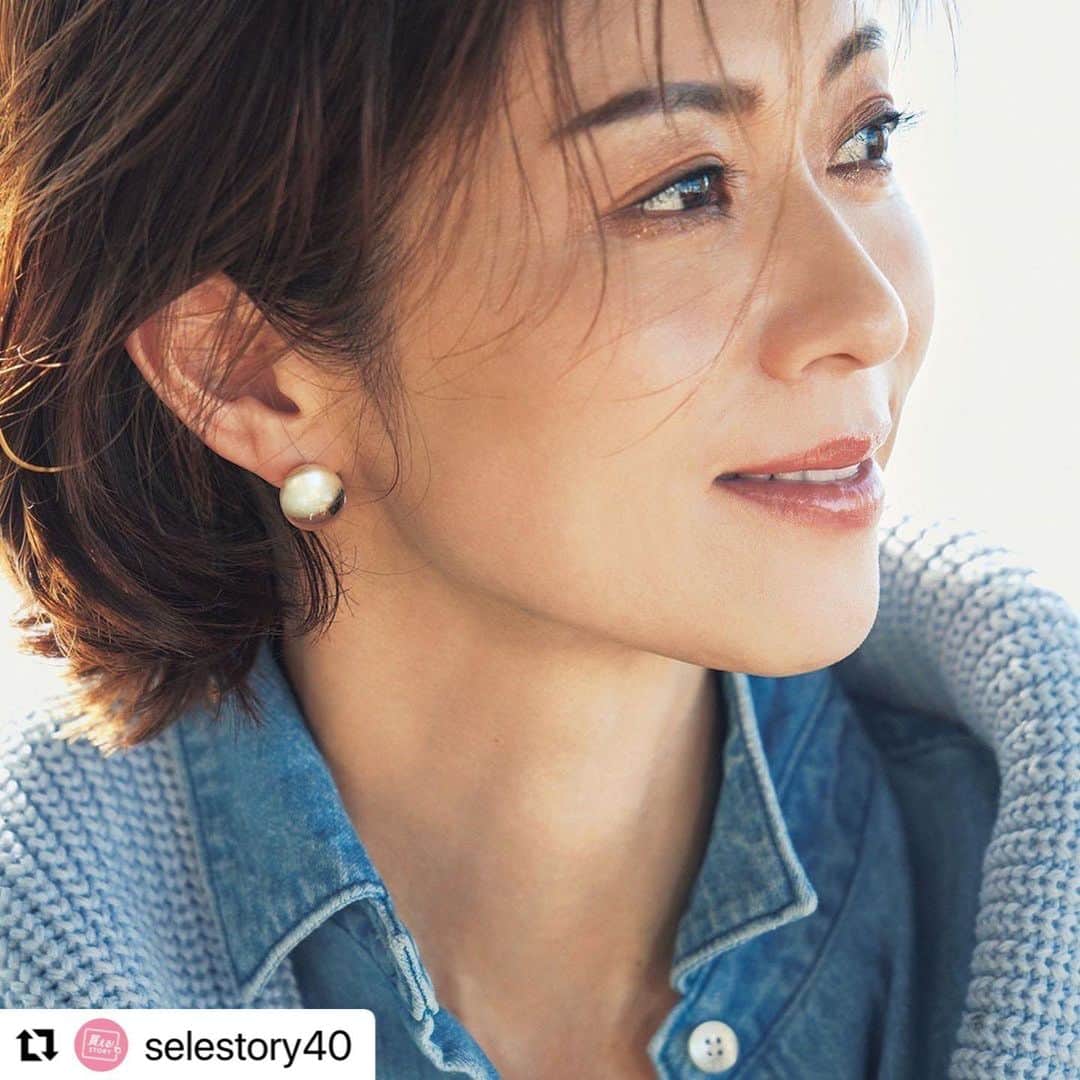 畑野ひろ子のインスタグラム：「封入パール×淡水パールの2WAYピアス🤍 撮影現場でも、どうなってるの？😆ってスタッフみんなで興味津々になったピアスです🤍🤍🤍 @hinahina.official.ec さんとのコラボ商品です😊」