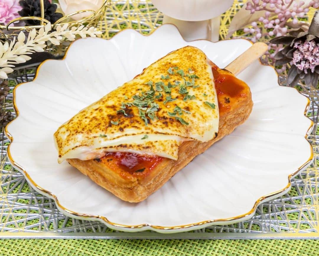 藤咲ひなたさんのインスタグラム写真 - (藤咲ひなたInstagram)「みんな、もう食べた？？  藤咲ひなたトータルプロデュース✌️✌️  Happy&Paffle（ハッピーアンドパッフル） リニューアルオープンしました🧡 店内も黄色でポップにかわいく🌼🌼 女の子もみんな可愛いので ぜひ、パッフルみんないってねー🐹🌼  @happy.paffle   〒062-0007 北海道札幌市豊平区美園７条６丁目３−７  ⚠️環状通り沿い」2月5日 12時28分 - laputa_hinata