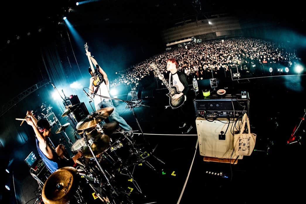 Bunta さんのインスタグラム写真 - (Bunta Instagram)「BLARE FESTIVAL 2023  最高の景色と空間だった！！ coldrainありがとう🥴👍  📸 @anpanman_doko   #totalfat #blarefest #coldrain #drum #drums #drummer #drumlife #drummerlife」2月5日 12時44分 - buntatf