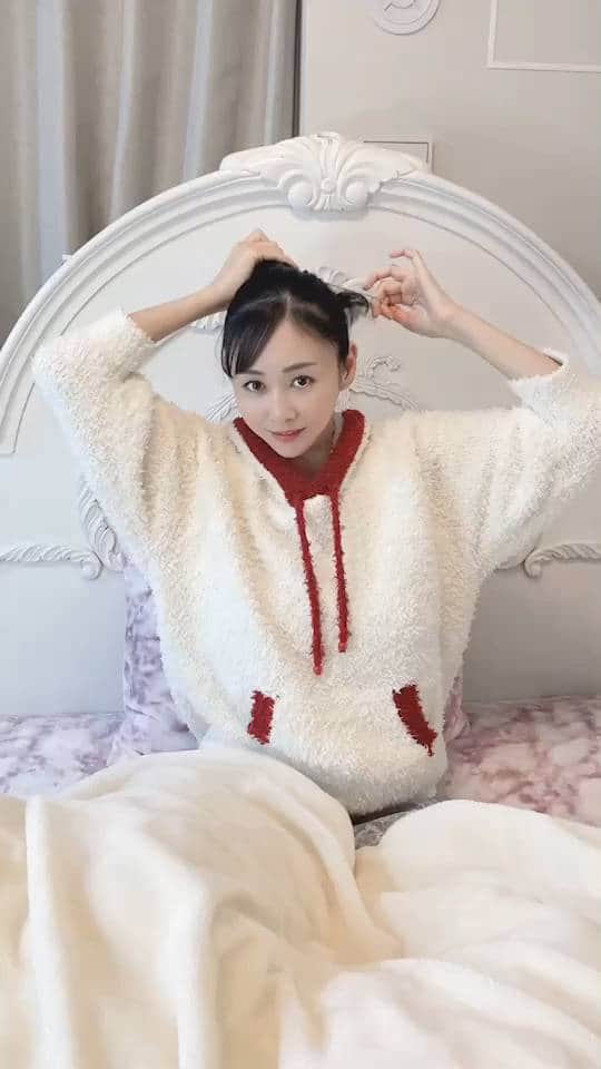 杉原杏璃のインスタグラム：「せっかくのお天気ですが。。。  今日は.... 色々録ってます🎥✨  平日休みの方が人少ないからのんびりしてて良い👍って事で、明日は休みましょー♫  皆さん　休日、しっかり休んでリフレッシュしてくださいね❤️」