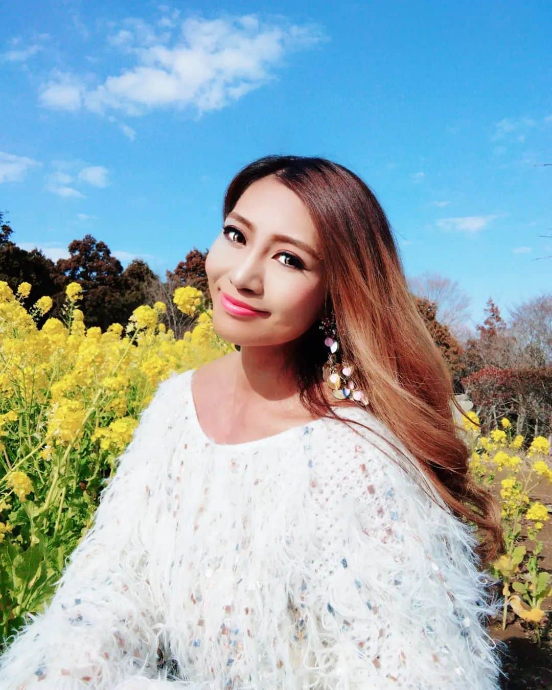 のインスタグラム：「.⁡⁡⁡⁡⁡ ⁡今年も菜の花と撮影📸⁡💛 ⁡お天気快晴良かった☀⁡ ⁡気持ちよい～(*´ч`*) ⁡⁡.⁡ ⁡.⁡ ｡.｡･.｡*ﾟ+｡｡.｡･.｡*ﾟ+｡｡.｡･.｡*ﾟ+｡｡.｡･.｡*ﾟ  【スケジュール】 ⁡ ⁡2/10㈮ ポージングレッスンin福岡⁡🈵 ⁡ ⁡2/11㈯ smooth福岡プール撮影会⁡⁡⁡⁡ ⁡https://www.smooth-tokyo.jp/schedule/detail/2023-2-11_19.html ⁡⁡ ⁡3/5㈰REIKA撮影会(東京) ⁡. .⁡⁡ ⁡【REIKA shop】 ⁡https://reikajapan.shopselect.net/⁡⁡⁡ ⁡⁡ ⁡【Special sponsor】 ⁡@season_bikini.japan @season_bikini ⁡ ⁡@kyushu_midorimushi ⁡ ⁡@hariup_official ⁡ ⁡@asngp1 ⁡ ⁡@qol_official ⁡⁡ ⁡@future_body_gym ⁡@musclegym_shonan ⁡⁡ ⁡⁡@barzagli_official_ @lavia_sport ⁡ Team TAISAN⁡⁡ ⁡ and ⁡more...... ⁡ ｡.｡･.｡*ﾟ+｡｡.｡･.｡*ﾟ+｡｡.｡･.｡*ﾟ+｡｡.｡･.｡*ﾟ  #bikinicompetitor #fitnessmodel #personaltrailer #フィットネスモデル #筋トレ女子 #筋肉女子 #トレーニング #training #筋トレ #workout #パーソナルトレーナー #beachgirl #ポージング講師 #菜の花」