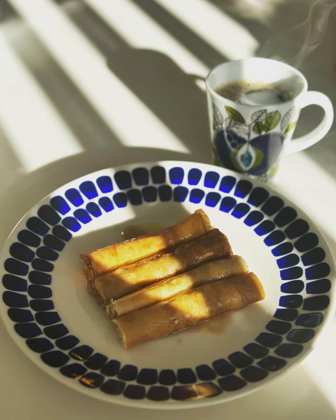 伊達公子さんのインスタグラム写真 - (伊達公子Instagram)「Breakfast  @inoue_emi_ さんにいただいた The Kahalaのパンケーキ 今日で終わっちゃった。 クレープのように焼いて、くるくる巻くやり方がおすすめだったので たまご焼きのフライパンを使って焼いてました。 これがけっこううまくいった！  #伊達公子 #kimikodate  #テニス  #テニスプレイヤー  #tennisplayer #2023年2月5日 #パンケーキ  #pancakes  #井上絵美 さん」2月5日 13時21分 - kimiko.date