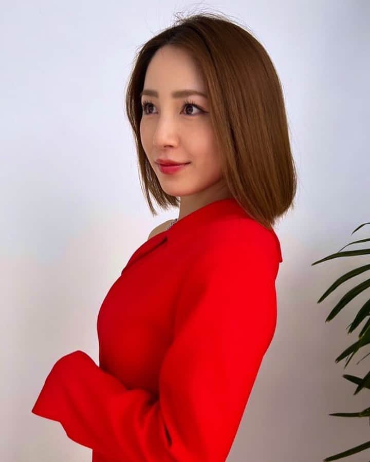 吉川友のインスタグラム：「🟥」