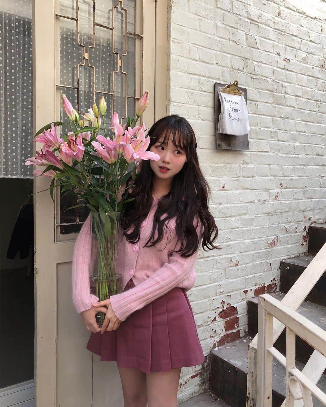ユンジュさんのインスタグラム写真 - (ユンジュInstagram)「주문하신 꽃다발 나왔습니당」2月5日 21時47分 - __pink_tape