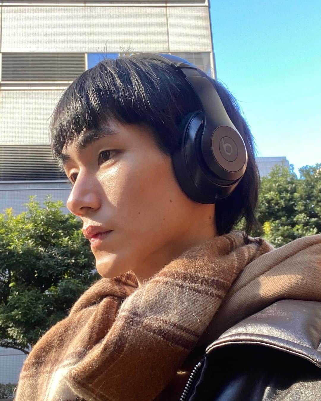野村大貴のインスタグラム：「🎧 マフラーの彼氏感たるや  聴いてるのはミスチルのMarshmallow day  #model #TaikiNomura #Japan #모델」