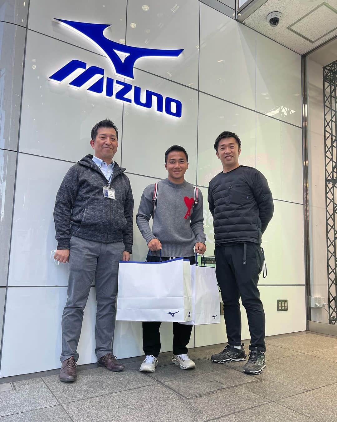 チャナティプ・ソングラシンのインスタグラム：「今日初めてMIZUNO TOKYO行って来ました。 お店大きくて楽しかったです。 対応していただいたスタッフの皆さま、ありがとうございました。 @mizunotokyo.jp 🙏🏽☺️」