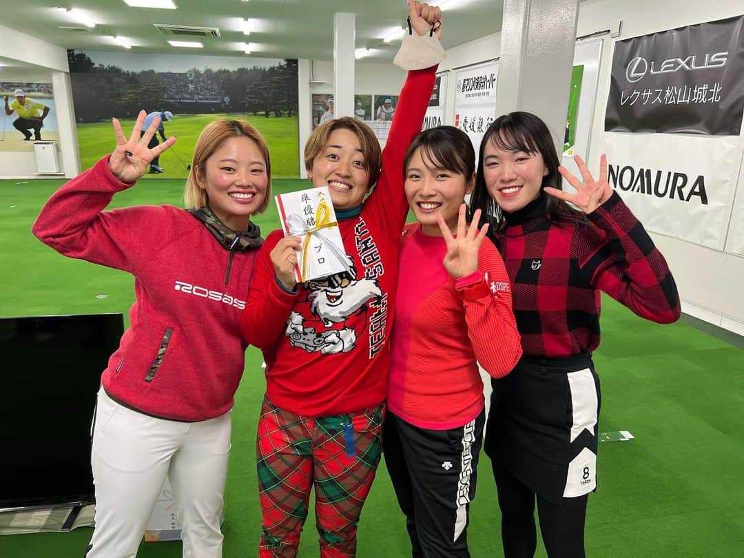 安藤京佳のインスタグラム：「. ⛳️HIDEKI CAP⛳️ チーム4under準優勝でした🥈 松山英樹さんと対戦し、間近でプレーをみることが出来て、すごく良い経験になりました🌈  試合直後の興奮冷めやらぬ4underを載せときます😚  #4underのオフショット」