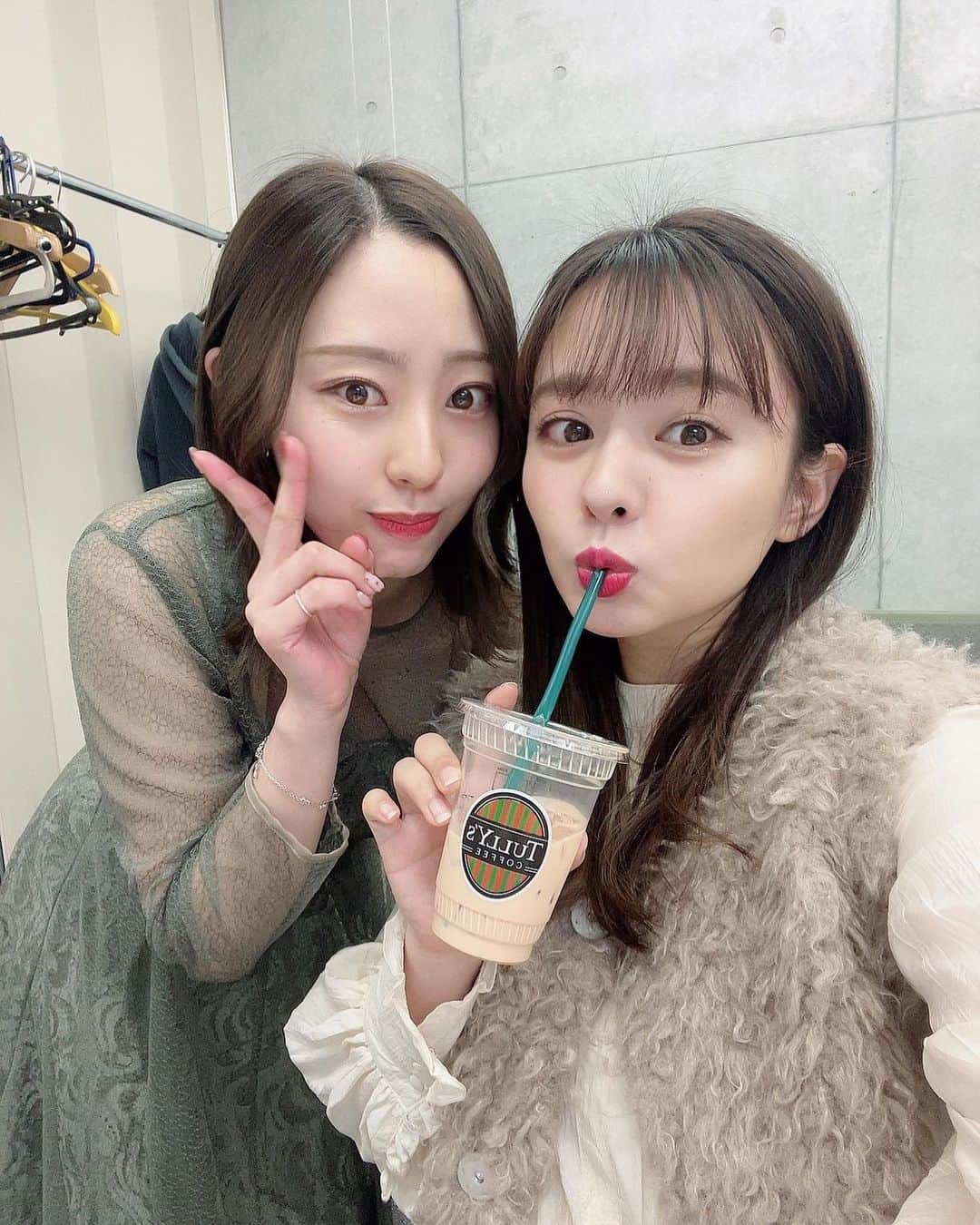 山田菜々のインスタグラム：「毎年呼んでくれてありがとう☺️🙏🏻 (お友達が少ないのはお互い様😂)  藤江さんのお誕生日イベントのレギュラーだったみたいです😎♡  来年のイベントもオファーを受けましたので来年も出させていただきますっ🙋‍♀️笑  お誕生日おめでとう〜🎂✨ ずっと仲良くしてね〜☺️🫶🏻」