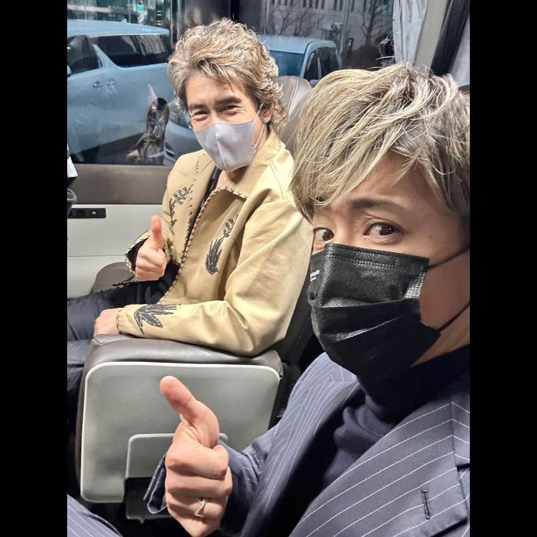 木村拓哉さんのインスタグラム写真 - (木村拓哉Instagram)「⁡ ⁡ ⁡ 「本日、大友監督　中谷美紀さん　伊藤英明と共に御礼の舞台挨拶をさせていただきましたぁ〜❕久々に客席からの歓声を聞き、胸が熱くなってしまいましたぁ〜❕ 感謝。」 ⁡ PEACE‼︎ ⁡ STAYSAFE! ⁡ 拓哉 #木村拓哉 #TakuyaKimura」2月5日 18時29分 - takuya.kimura_tak