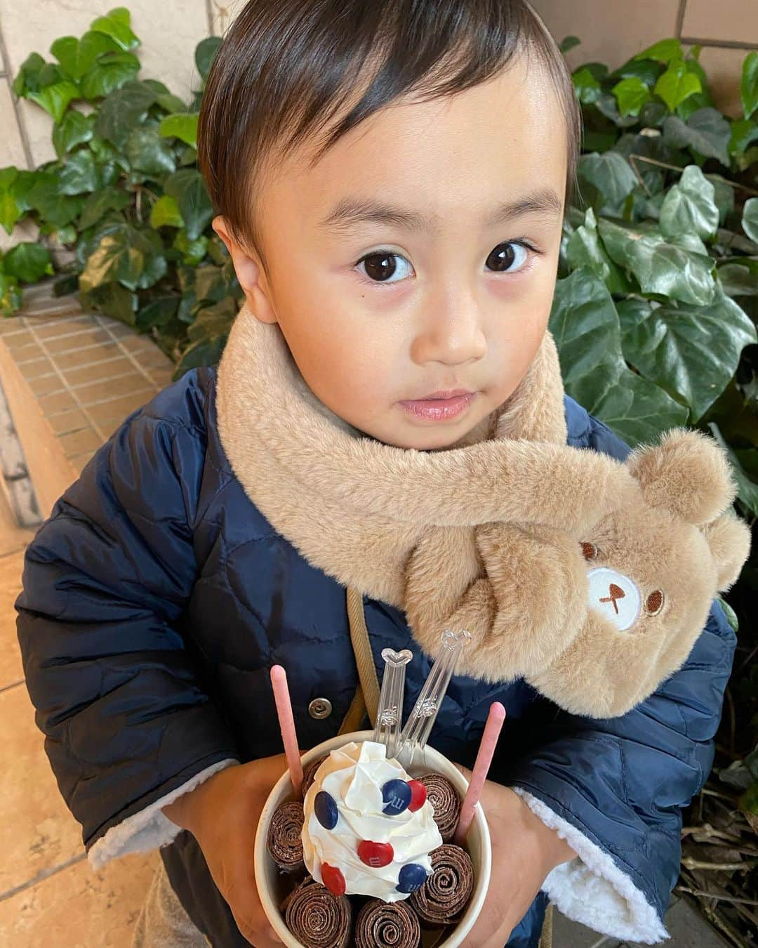 今中沙季のインスタグラム：「マフラーかわいい🧸 お兄ちゃんになったなぁ🥹」