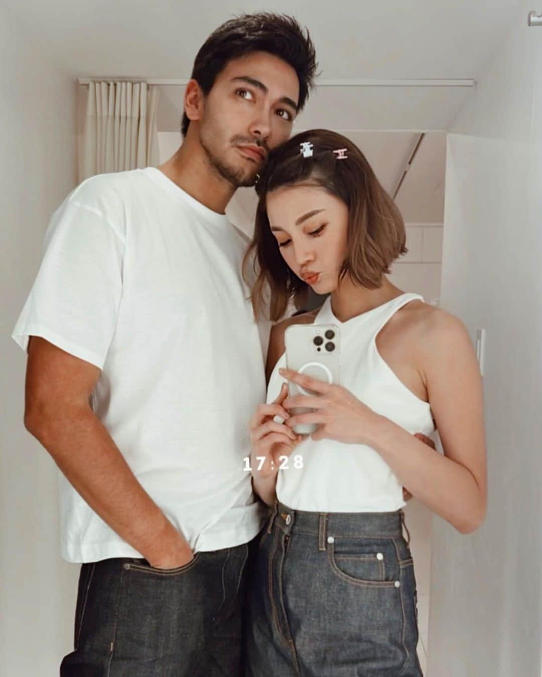 石倉ノアのインスタグラム：「今日は聖南と2人で撮影📸 皆んなに告知できんのが楽しみ！ . ぱぱ、ままが仕事の時はピヨはばあばに預かってもらってお留守番👶 ばあばから送られてくるピヨが親方感が凄すぎて笑　止まらない成長🤣 . .. #japan #tokyo #piyo #instagood」