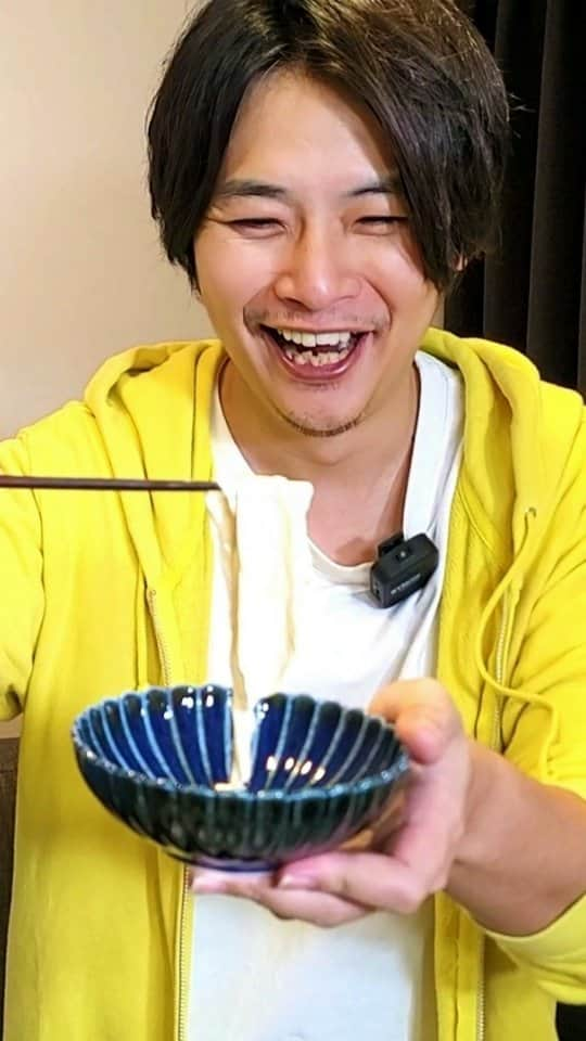 篠田光亮のインスタグラム：「【気分は料亭】 農園で作った自家製の大豆からこんな簡単に『湯葉』が作れちゃいます。  是非お試しあれ！  詳しくはYouTube動画をご覧ください✋  #ボク農 #大豆 #湯葉 #手作り #SDKプロデュース」