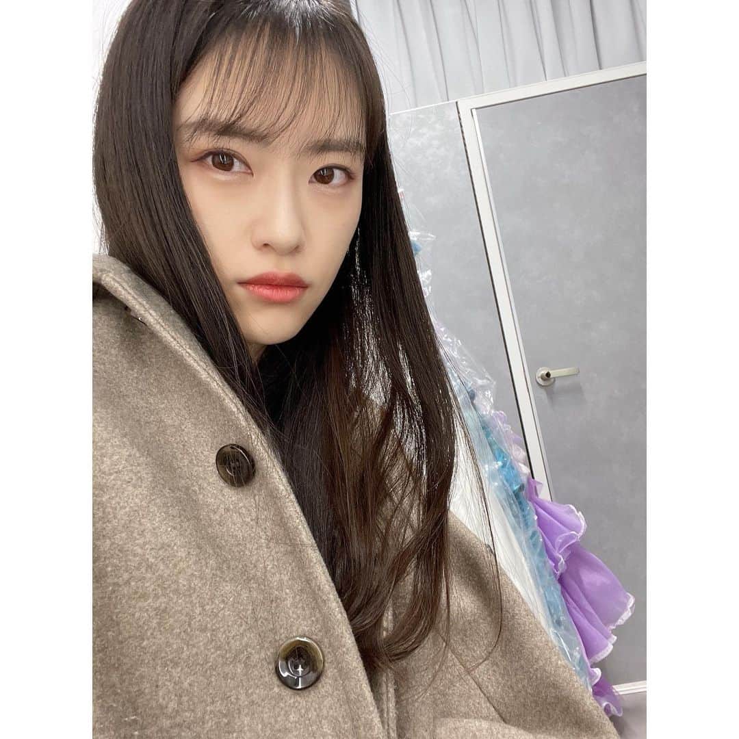 川崎琴之のインスタグラム：「髪の毛はストレートか巻いた方がいいかどっちがいいかなー？？🤔 ・ ・ #自撮り #自撮り女子 #セルカ #セルフィー #モデル #ロングヘア #셀카 #셀스타그램 #모델 #일본모델 #일본여자 #selfie #japanesegirl #japanesemodel #model #longhair」