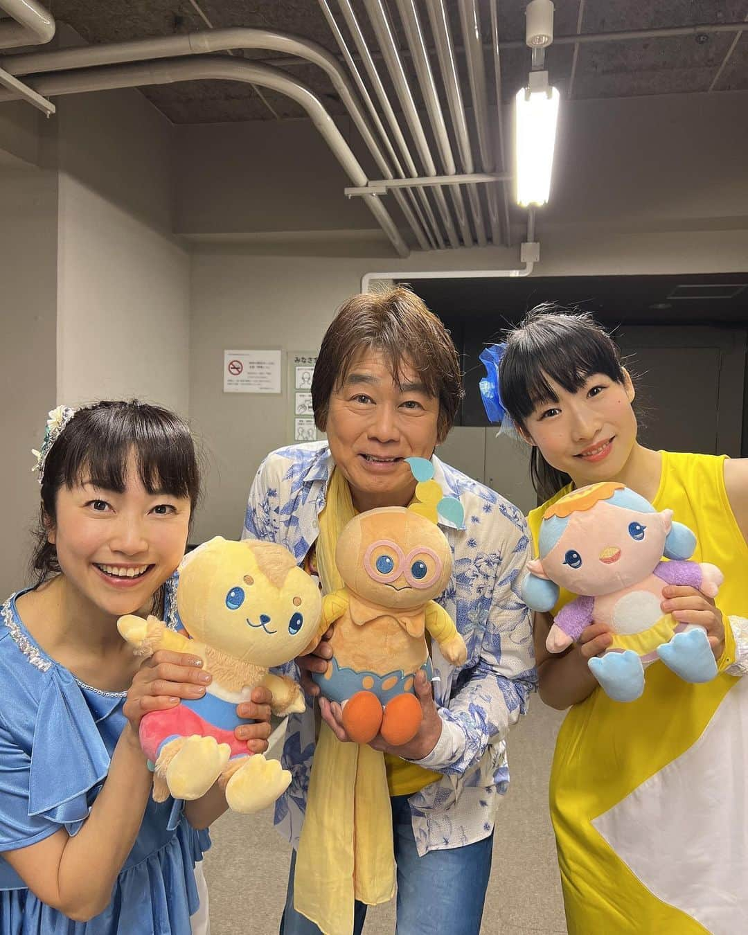 いとうまゆのインスタグラム：「おかあさんといっしょ「ファンターネ！がやってきた」神奈川公演、無事に終了しました✨ ・ お越しくださった皆さん💖 ファンターネのみんなと、けんたろうさん、りょうこさん💖 コンサート関係者の皆さん💖 スタッフさん💖 本当にありがとうございました🥹✨ ・ 座って、声出しなしのコンサートだったけど親子の皆さんの笑顔やダンスがキラキラしていて本当に幸せな時間でした😂✨ ・ コンサート観に来たおマメは、 「ファンターネとガラピコプー仲良しになったらいいのにね(*´∇｀*)」としきりに言っていました。 あとは、なんか、ニコニコしながらダメ出ししてくるんですけど・・・😂 ・ 日々精進いたします🤤 ・ 3枚めのお写真は、観に来てくださった、ゴッチャ！の音楽担当の赤坂先生と、ベアグラウンドの熊倉さんと、山下はるかおねえさんと一緒にパチリ💖 ・ 久しぶりにお会いできてとても嬉しかったです！！ ・ ありがとうございました🙇‍♂️✨ ・ #おかあさんといっしょ #ファンターネ #ファンターネがやってきた #ファミリーコンサート #速水けんたろう  #つのだりょうこ #いとうまゆ」