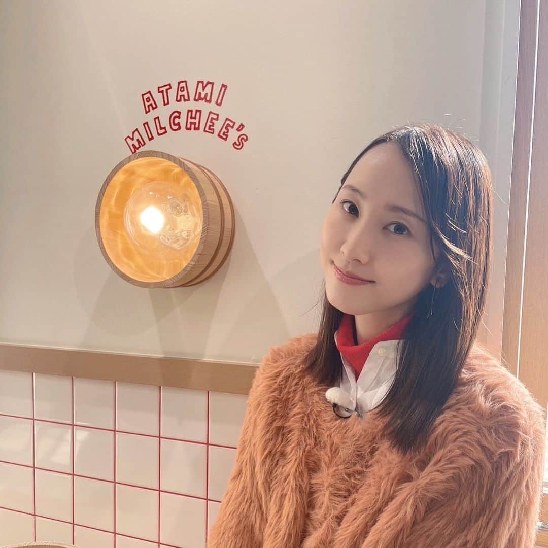 松井玲奈のインスタグラム：「「メタバースTV」に出演してました！ ロケでエルフさんと熱海に行ったんですが、ほーーーんとに楽しかった！ 番組で紹介した商品が、テレビ朝日のメタバース空間で購入できるのでぜひ。 松井的には、写真のお店のチーズケーキがほんっっっとに美味しくて、買おうかなと思ってます。 店内も可愛かったよ！」