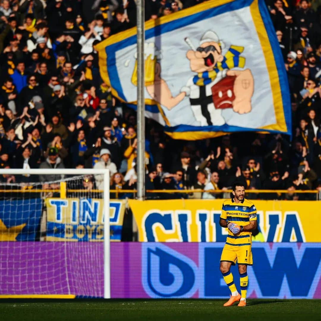 ジャンルイジ・ブッフォンのインスタグラム：「🟨🟨🟨 𝙏𝙝𝙚 𝘾𝙖𝙥𝙩𝙖𝙞𝙣 🟦🟦🟦  #ForzaParma」