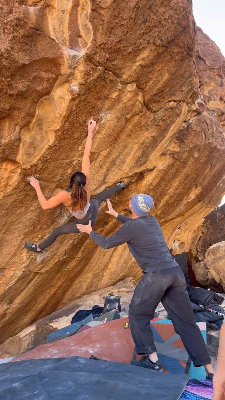 Alexis Mascarenasのインスタグラム：「Shroom-Hueco Tanks 🌵maybe the coolest toe hook? I’ve done」