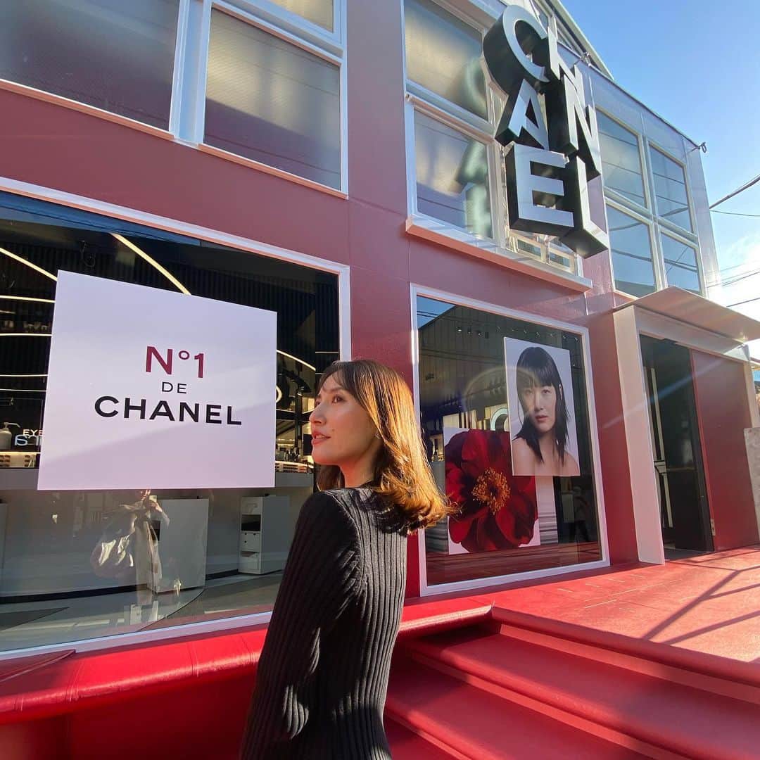 松本リコのインスタグラム：「・ ・ ・ ・ CHANEL...♡ ・ ・ ・ #japanesegirl #japangirl  #期間限定 #ハーフ顔 #fashion #ファッション #chanel #コスメ #cosme  #シャネル」