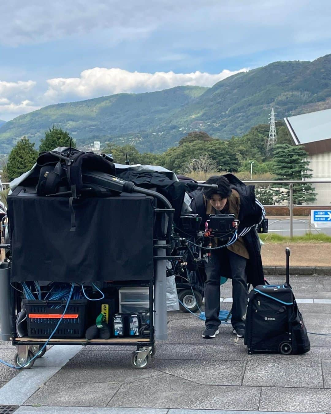 賀来賢人さんのインスタグラム写真 - (賀来賢人Instagram)「忍びの家 ラストスパート🥷🥷」2月5日 21時48分 - kento_kaku