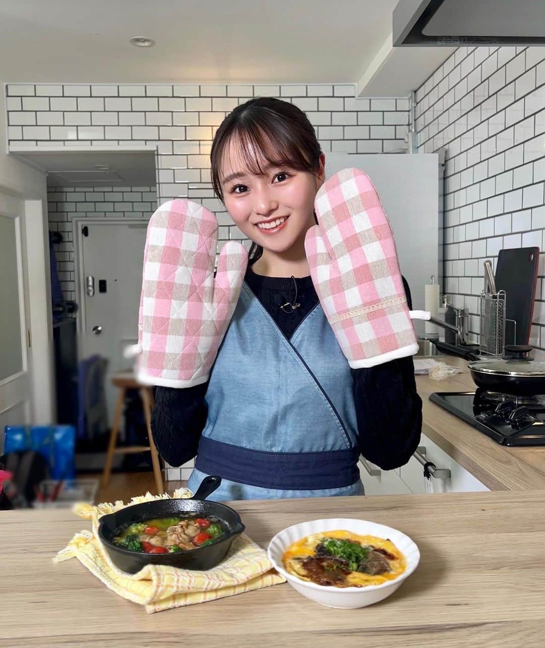 のインスタグラム：「今週のめざましランキング⏰ 便利すぎるスマホポーチや大戸屋期間限定限定メニューなどなど‥色々なランキングをご紹介しました〜！  写真は缶詰を使ったアレンジレシピ撮影のときの‥📷🍳 . みんなは「なに缶詰」が好きですか？ 私はねー‥🤭🤭 . #めざましテレビ」