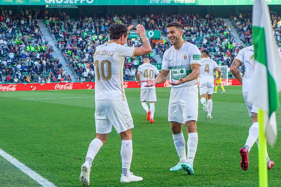 リサンドロ・マガジャンのインスタグラム：「SI SE PUEDE ⚪️🟢 @elchecf   Que lindo estar de vuelta en @laliga 💪🇪🇸 ⚽️」