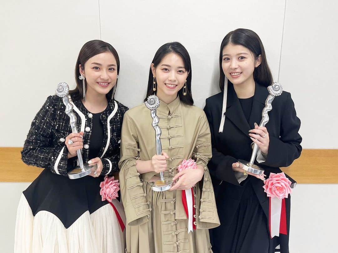 平祐奈のインスタグラム：「💐 七瀬ちゃん、ふみかちゃん、監督、スタッフの皆さんと 再会できて喜びを分かち合えて嬉しかったです。  『恋は光』これからもみなさんの心で キラキラ輝きますように💖」