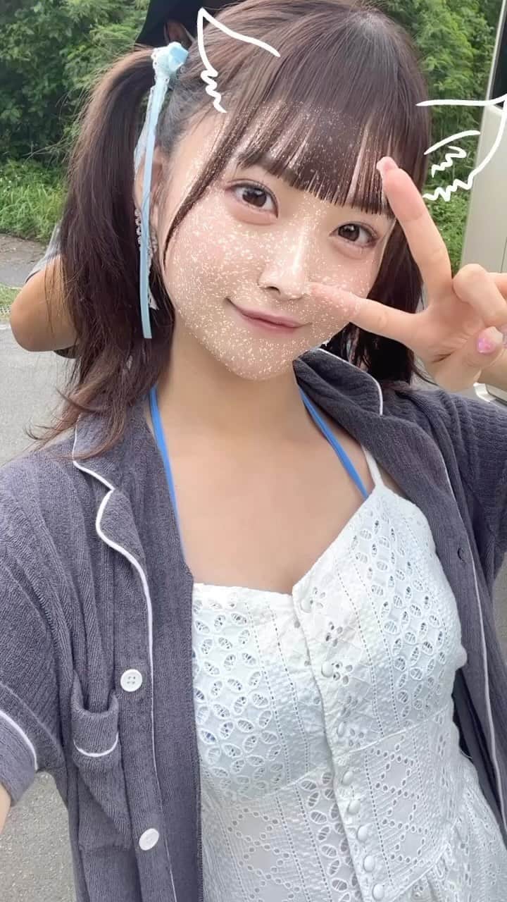 のインスタグラム：「写真集みんなもーみたよね？📸 #オトナになったねまきちゃん」