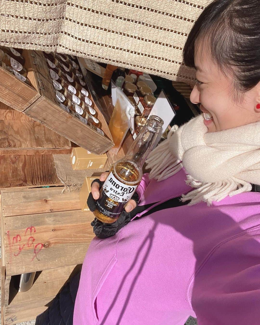 meiさんのインスタグラム写真 - (meiInstagram)「. 今日は飲んじゃった🍻！ お仕事はきちんとしました🥳 太陽出てて暖かかった☀️  産まれたてのBABYを 抱っこさせてもらって しあわせもらいました☺️💗 おやすみなさい🌟   #マルシェ #コロナビール #ビール女子  #ポニーテール女子  #八百屋  #ハッピー  #太陽 #青山 #トレーナー #ピンクコーデ  #お酒好き女子  #お仕事」2月5日 22時22分 - meeeeei01