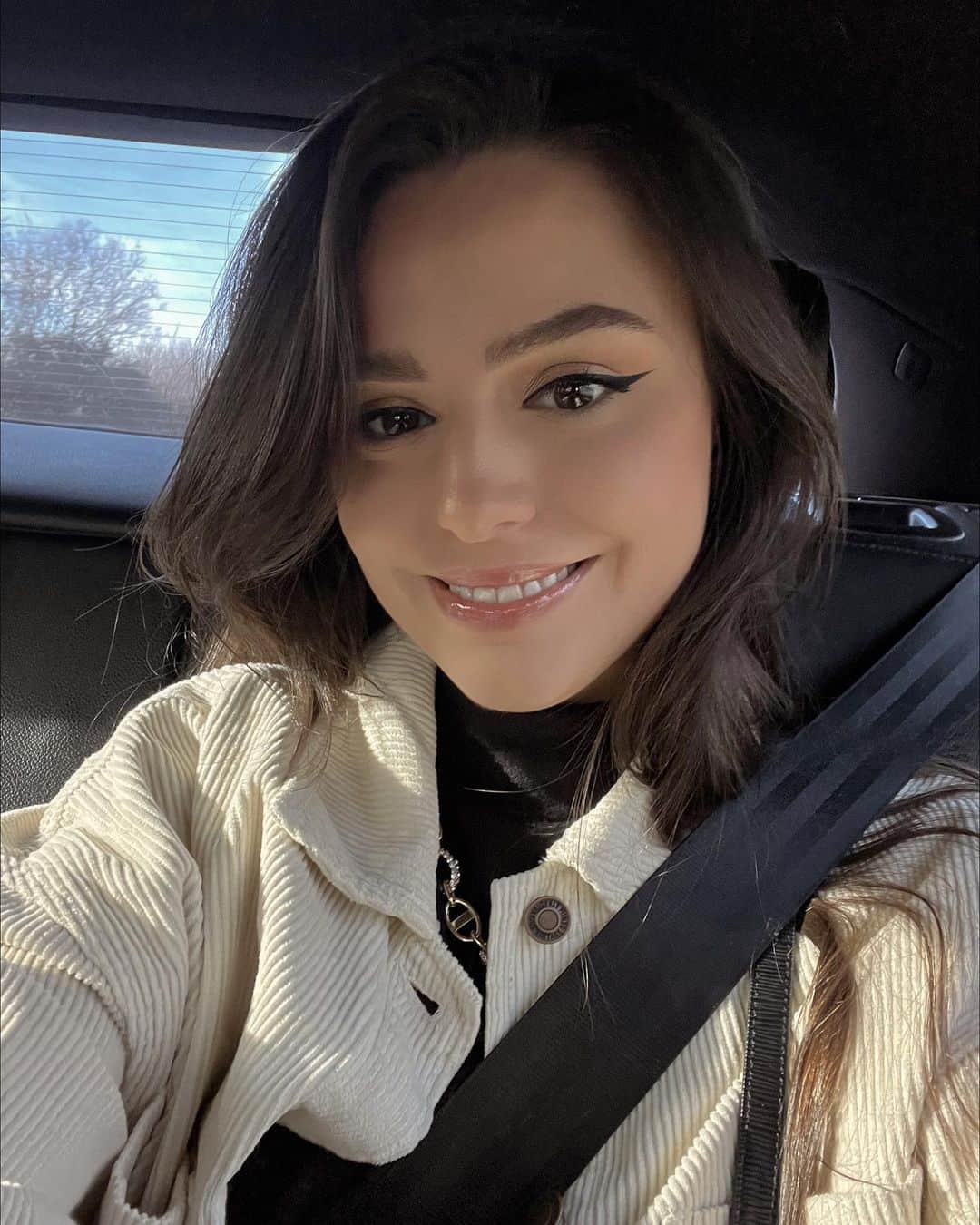 シェール・ロイドのインスタグラム：「Happy Sunday ☺️」