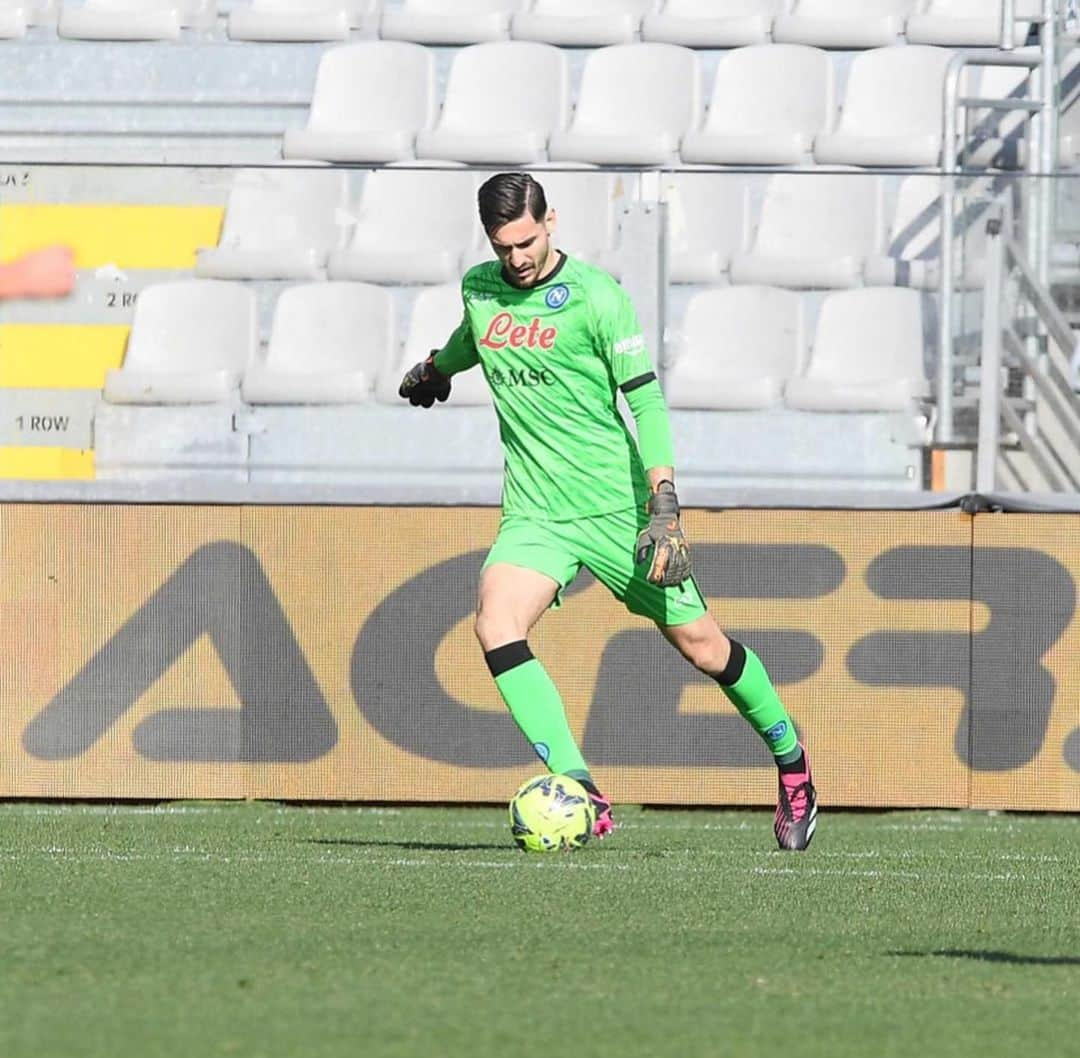 アレックス・メレットさんのインスタグラム写真 - (アレックス・メレットInstagram)「Altra bella vittoria! 💪🏼⚽️💙 #forzanapolisempre」2月6日 0時38分 - alex_meret